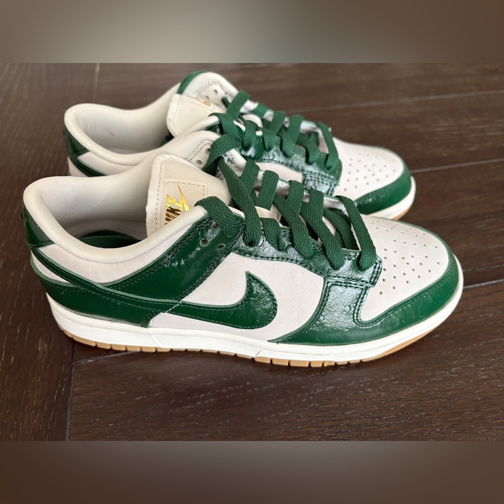 brand new green nike dunks.